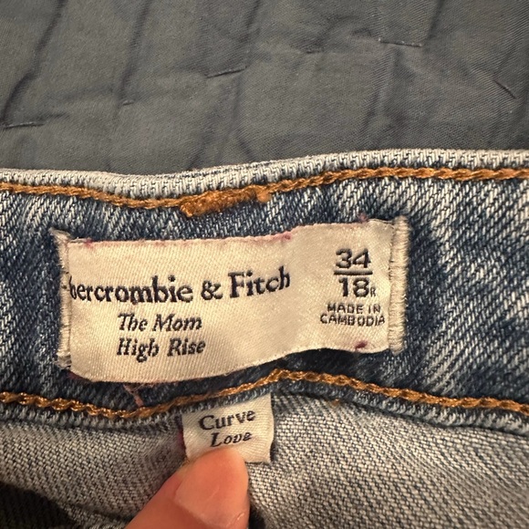 Abercrombie Curve Love Mom Jeans 18 - Picture 4 of 4
